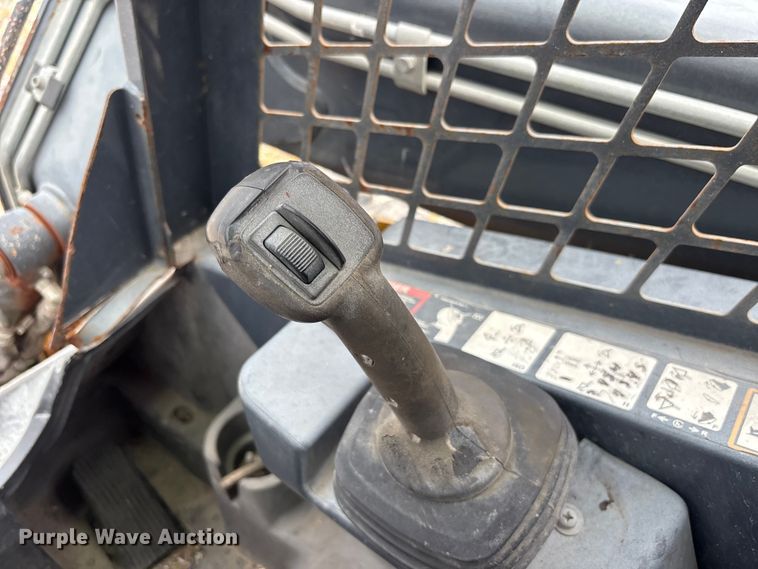 image for item YA3918 2018 John Deere 324E skid steer loader