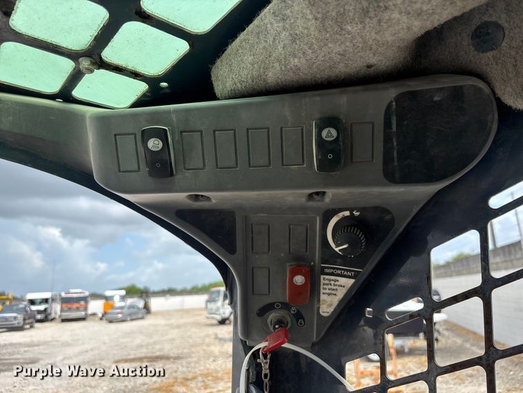 image for item YA3918 2018 John Deere 324E skid steer loader
