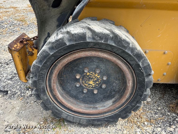 image for item YA3918 2018 John Deere 324E skid steer loader