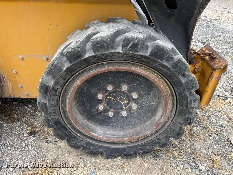 image for item YA3918 2018 John Deere 324E skid steer loader