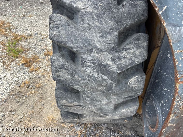image for item YA3918 2018 John Deere 324E skid steer loader