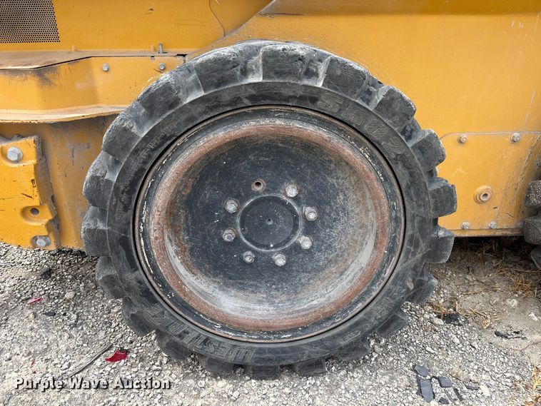 image for item YA3918 2018 John Deere 324E skid steer loader
