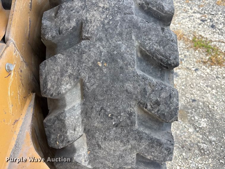 image for item YA3918 2018 John Deere 324E skid steer loader