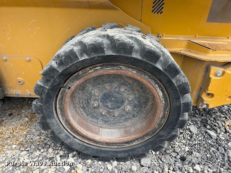 image for item YA3918 2018 John Deere 324E skid steer loader