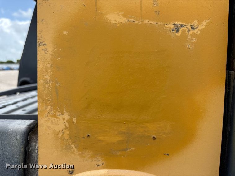 image for item YA3918 2018 John Deere 324E skid steer loader
