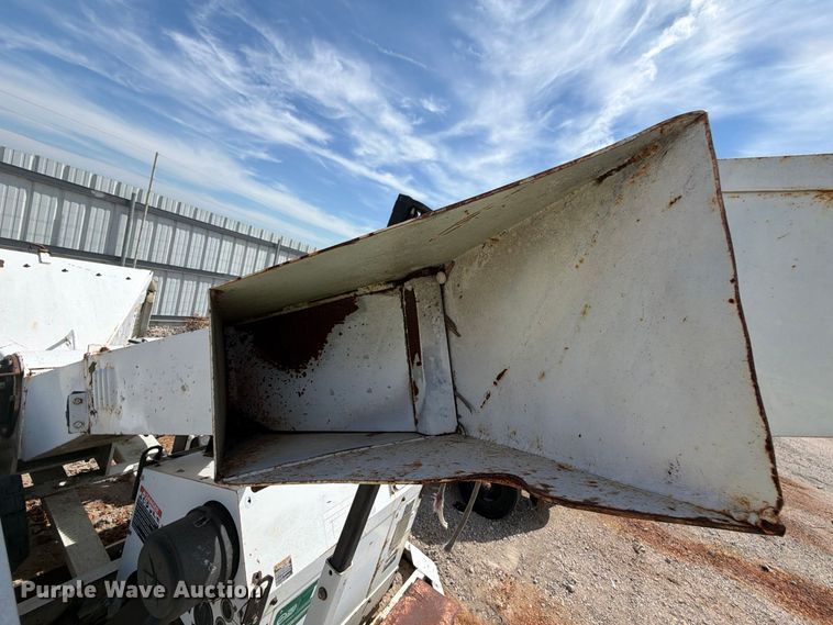 image for item YA4393 2009 Altec WC126 wood chipper