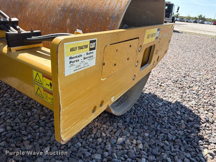 image for item YA4576 2019 Caterpillar CS56B single drum vibratory roller