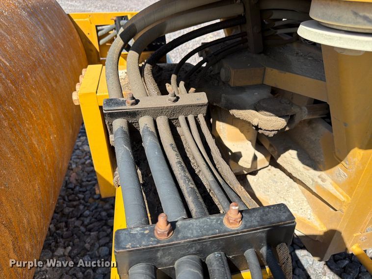 image for item YA4576 2019 Caterpillar CS56B single drum vibratory roller