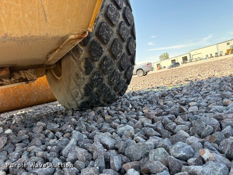 image for item YA4576 2019 Caterpillar CS56B single drum vibratory roller