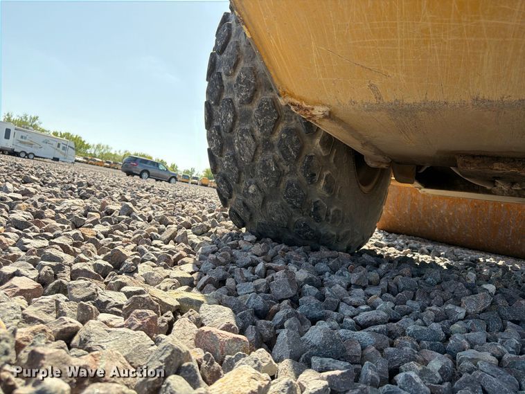 image for item YA4576 2019 Caterpillar CS56B single drum vibratory roller