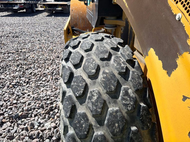 image for item YA4576 2019 Caterpillar CS56B single drum vibratory roller