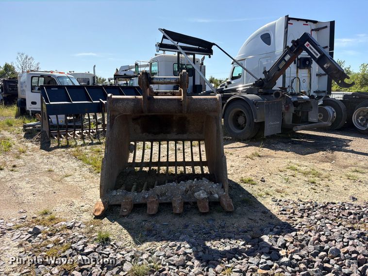 image for item YA4578 Rockland excavator rock bucket