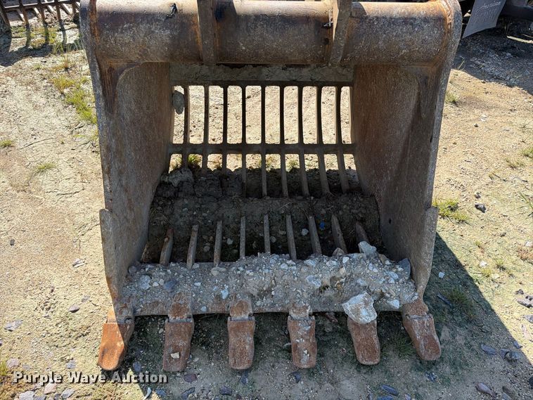 image for item YA4578 Rockland excavator rock bucket