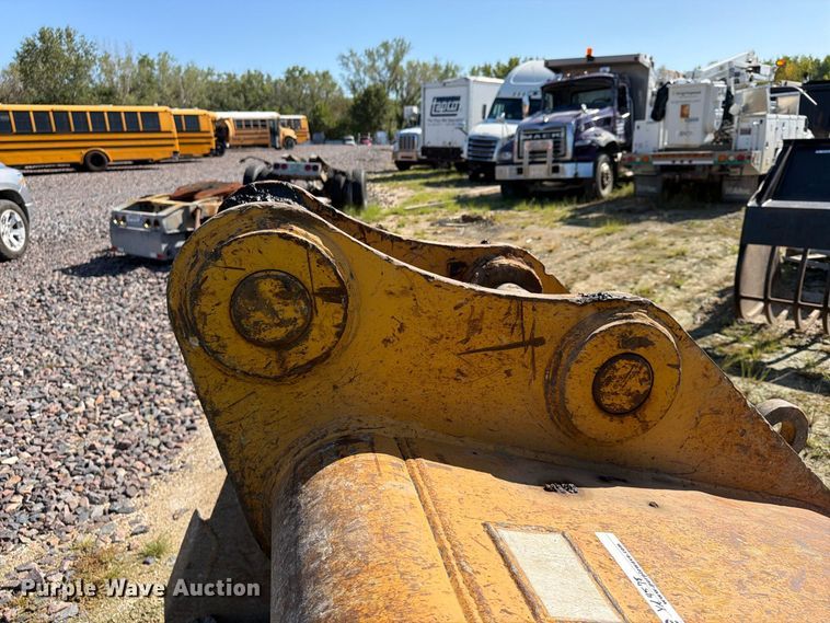 image for item YA4578 Rockland excavator rock bucket