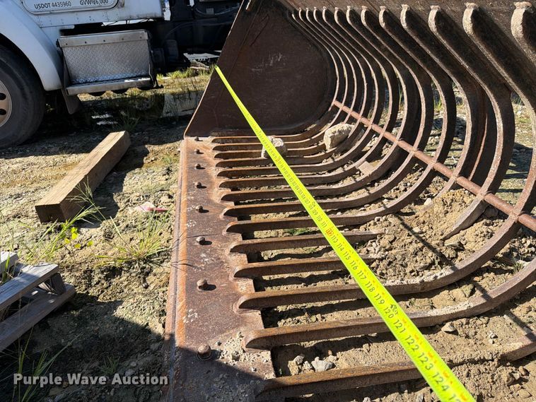 image for item YA4579 Loader rock bucket