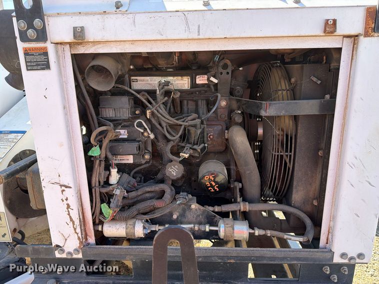 image for item YA4590 2017 Altec DC1317 wood chipper