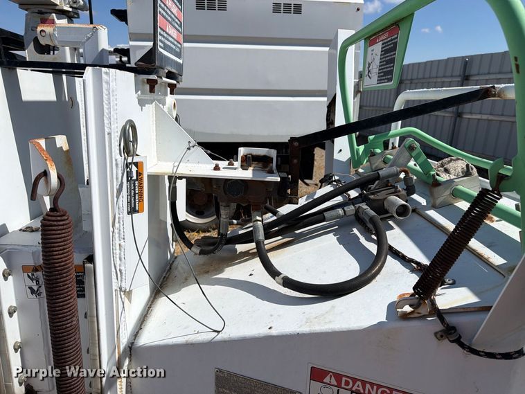 image for item YA4592 2008 Altec DC 1217 wood chipper
