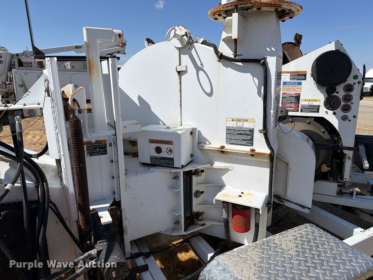 image for item YA4592 2008 Altec DC 1217 wood chipper