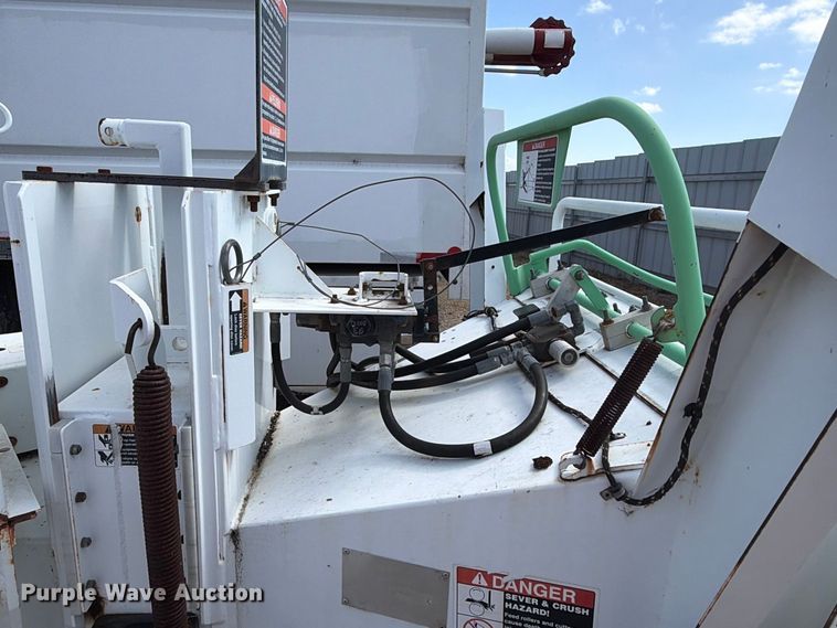 image for item YA4593 2008 Altec DC1217 wood chipper