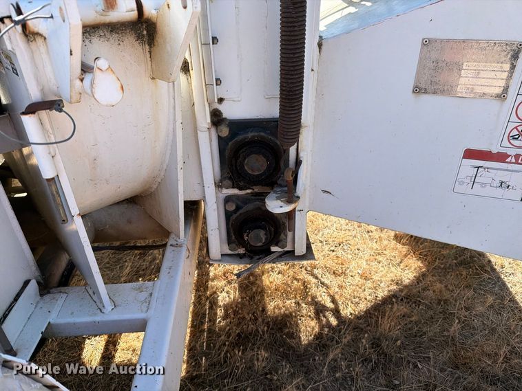 image for item YA4594 2008 Altec DC1217 wood chipper