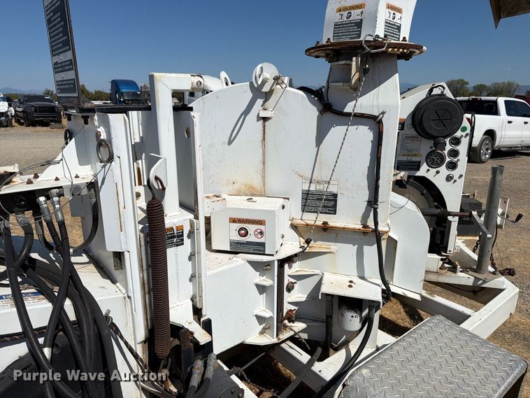 image for item YA4594 2008 Altec DC1217 wood chipper