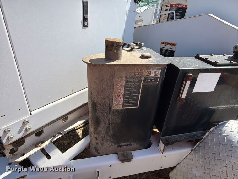 image for item YA4597 2011 Altec DC912A wood chipper