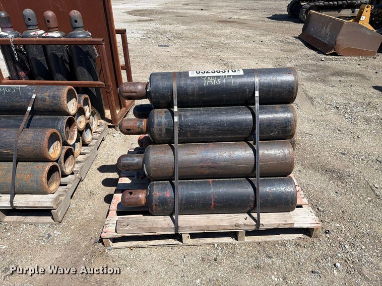 image for item YA4694 Tanks