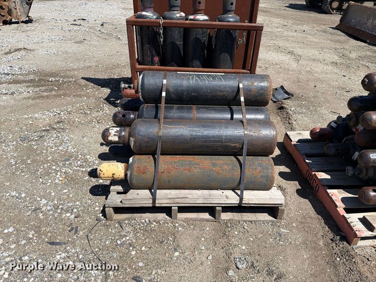 image for item YA4694 Tanks