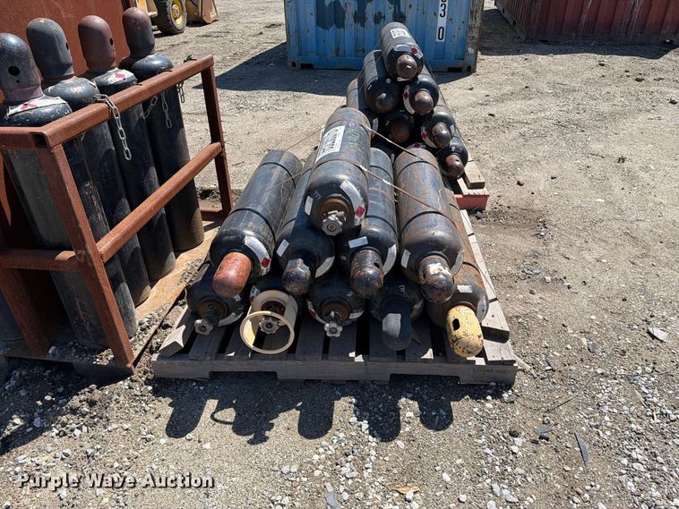 image for item YA4694 Tanks