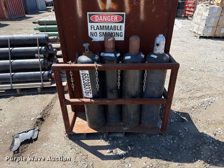 image for item YA4694 Tanks