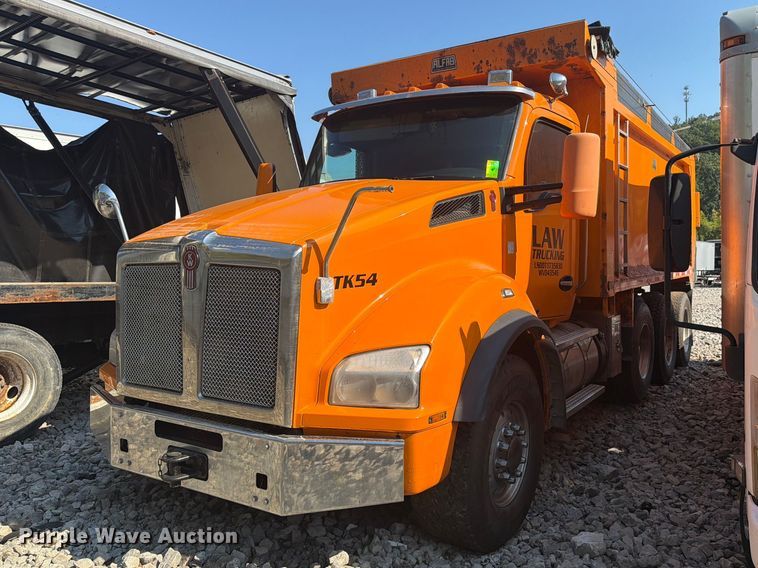2020 Kenworth T880 dump truck