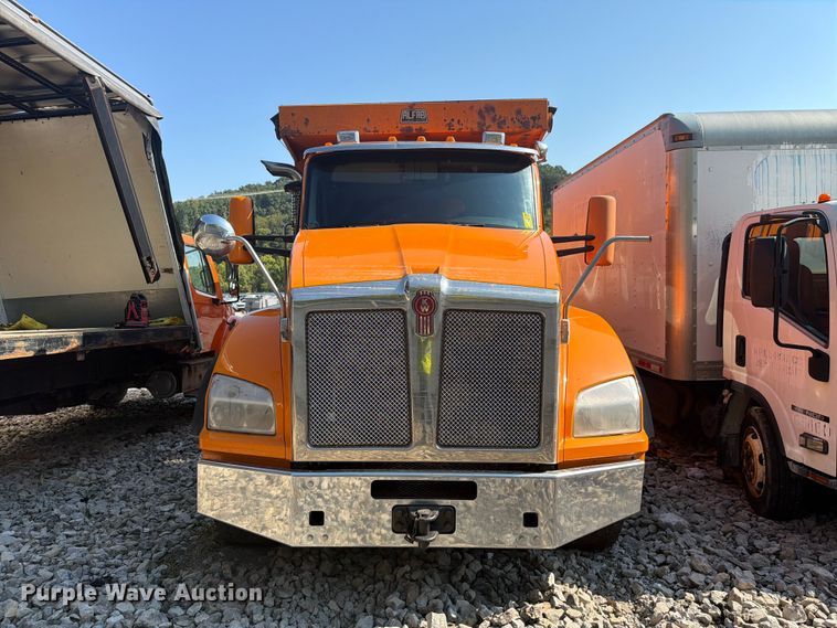 image for item YA4708 2020 Kenworth T880 dump truck