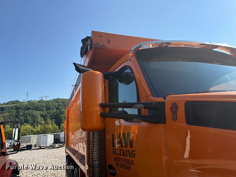 image for item YA4708 2020 Kenworth T880 dump truck