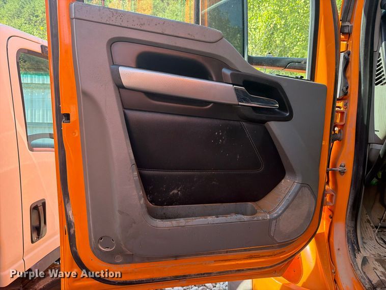 image for item YA4708 2020 Kenworth T880 dump truck