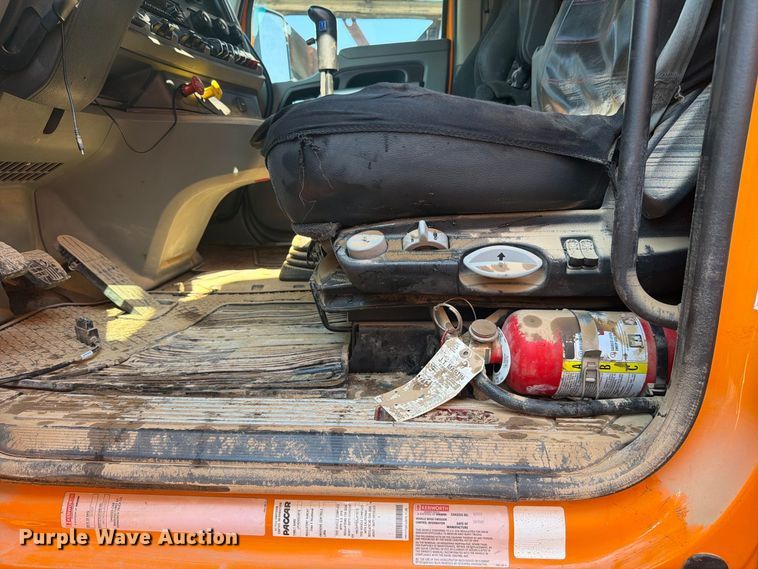 image for item YA4708 2020 Kenworth T880 dump truck