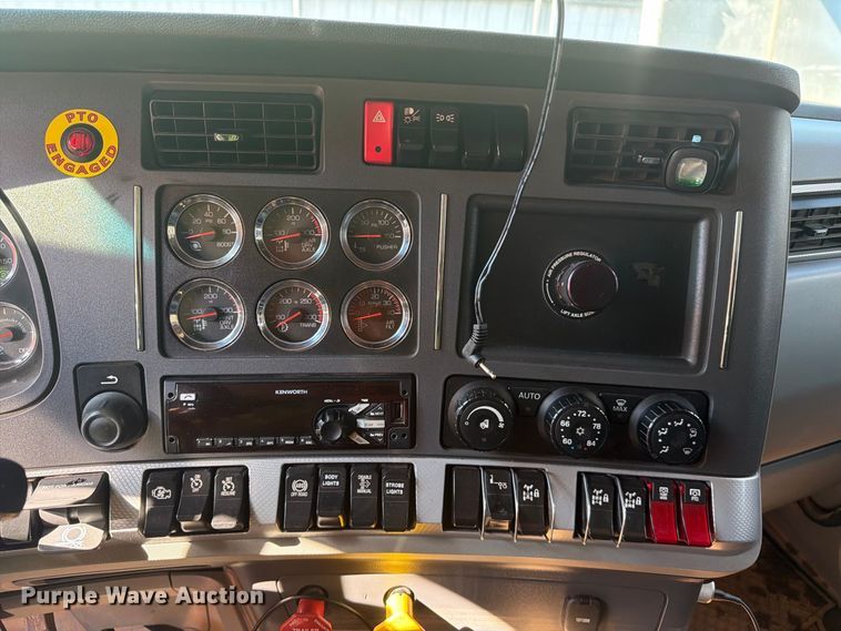 image for item YA4708 2020 Kenworth T880 dump truck