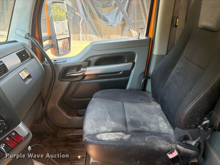 image for item YA4708 2020 Kenworth T880 dump truck