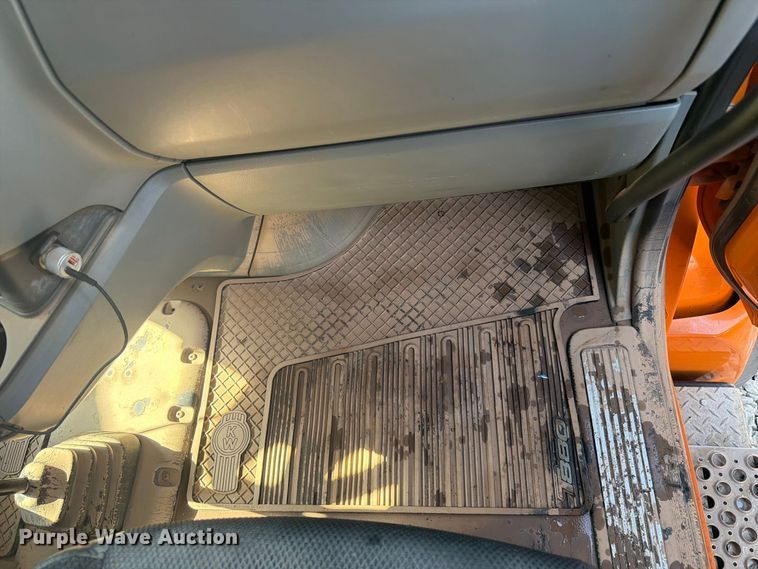 image for item YA4708 2020 Kenworth T880 dump truck