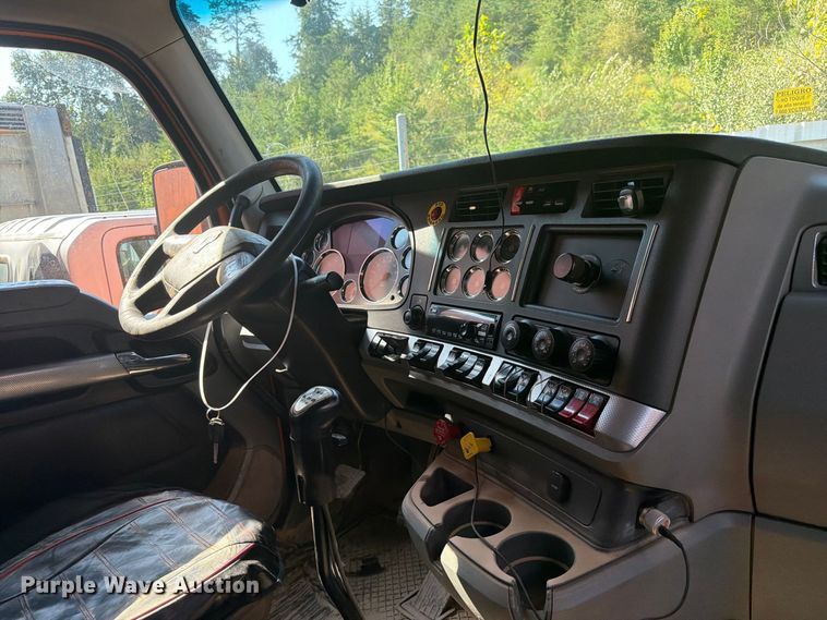 image for item YA4708 2020 Kenworth T880 dump truck