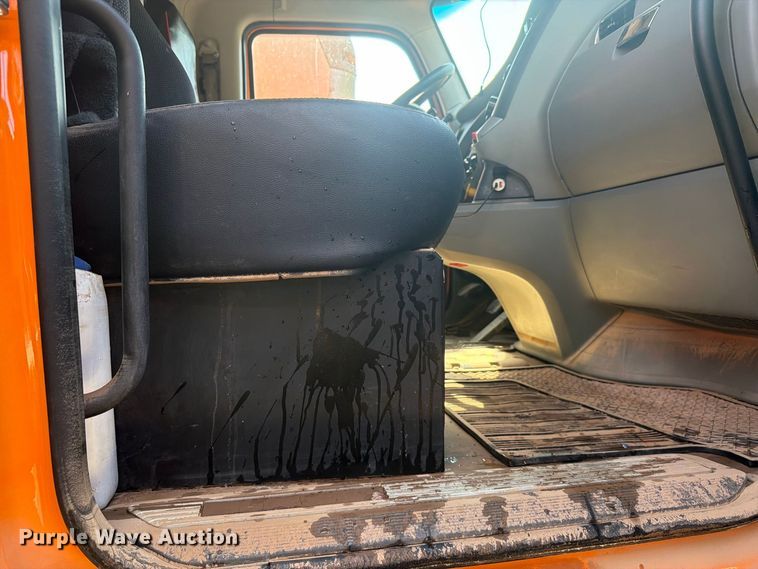 image for item YA4708 2020 Kenworth T880 dump truck