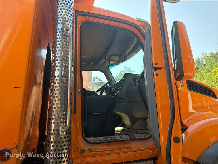 image for item YA4708 2020 Kenworth T880 dump truck