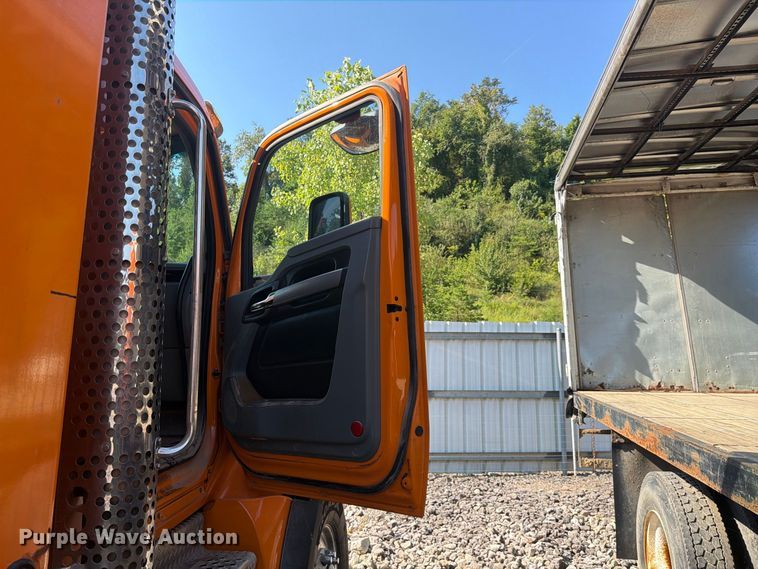 image for item YA4708 2020 Kenworth T880 dump truck