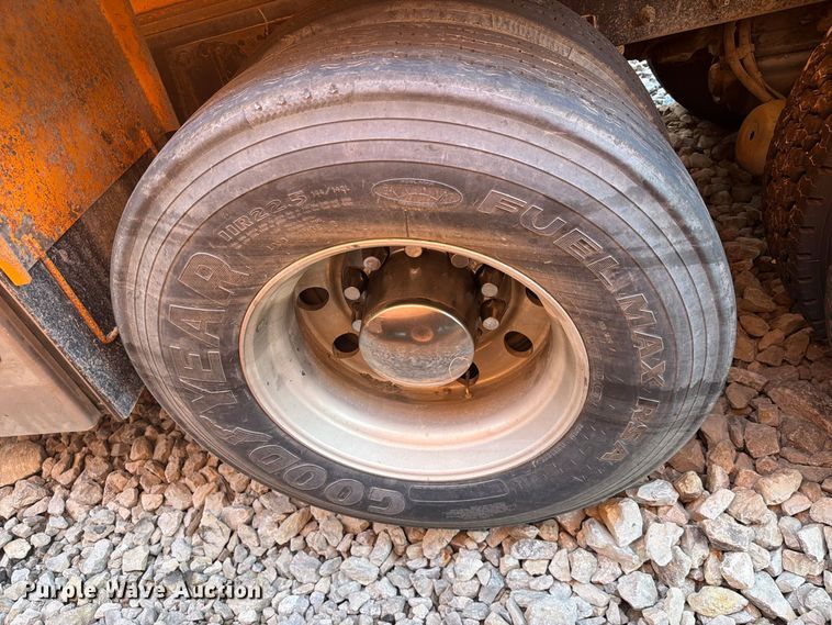 image for item YA4708 2020 Kenworth T880 dump truck