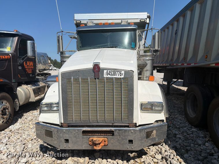 image for item YA4710 2016 Kenworth T800 dump truck