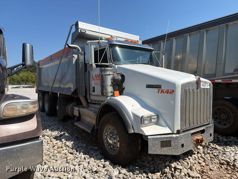 image for item YA4710 2016 Kenworth T800 dump truck