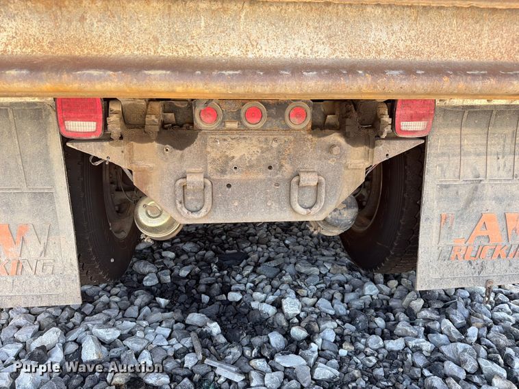 image for item YA4710 2016 Kenworth T800 dump truck