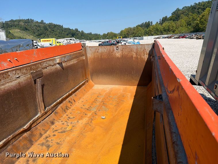 image for item YA4710 2016 Kenworth T800 dump truck