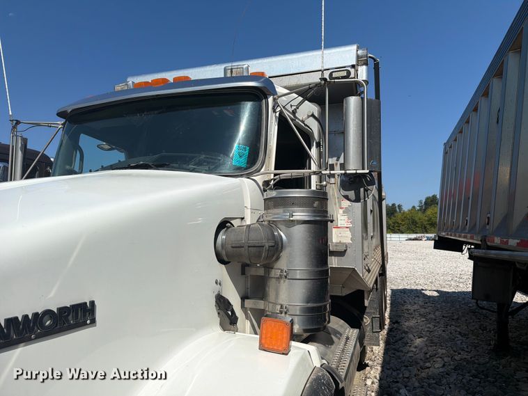 image for item YA4710 2016 Kenworth T800 dump truck