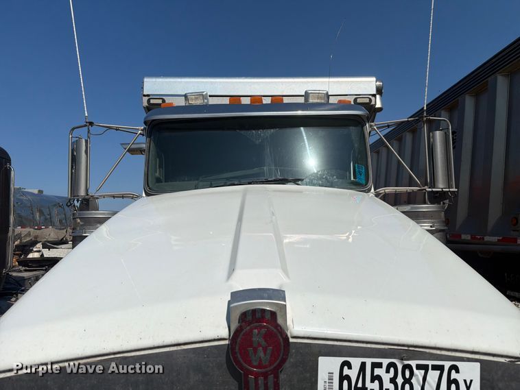 image for item YA4710 2016 Kenworth T800 dump truck