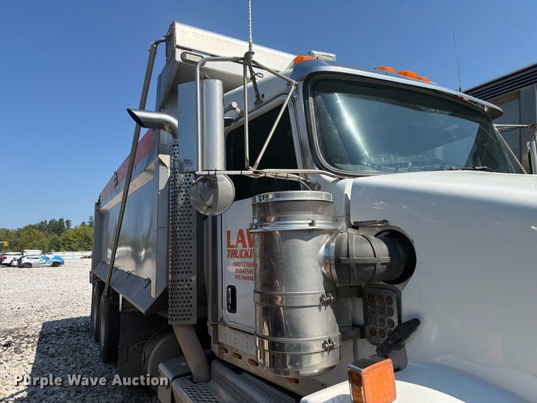 image for item YA4710 2016 Kenworth T800 dump truck